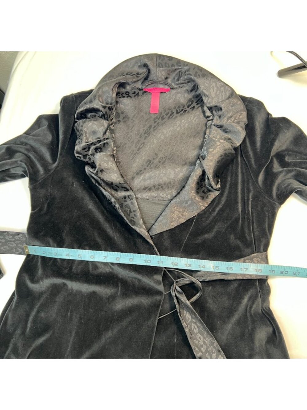 Betsey Johnson Intimates Velour Short Robe Leopard Satin Trim Black Medium - Picture 3 of 10